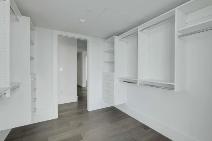 Entry Foyer Photo of 1401 1501 Foster Street, White Rock, BC