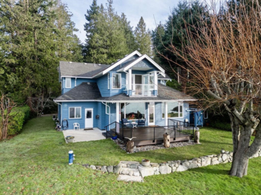 1537 Mccullough Road, Sechelt, BC, Sechelt — Single Family Residence for sale