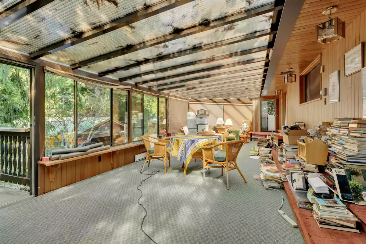 Kitchen Island Photo of 9533 139 Street, Surrey, BC