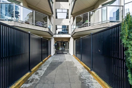 215 2968 Burlington Drive, Coquitlam, BC, Coquitlam — Apartment/Condo for sale