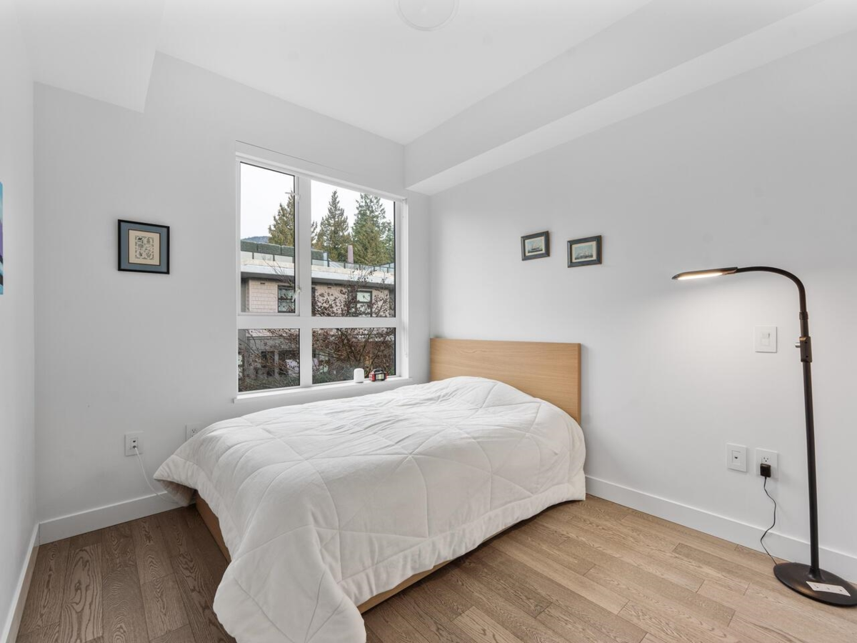 Breakfast Nook Photo of 302 3220 Connaught Crescent, North Vancouver, BC