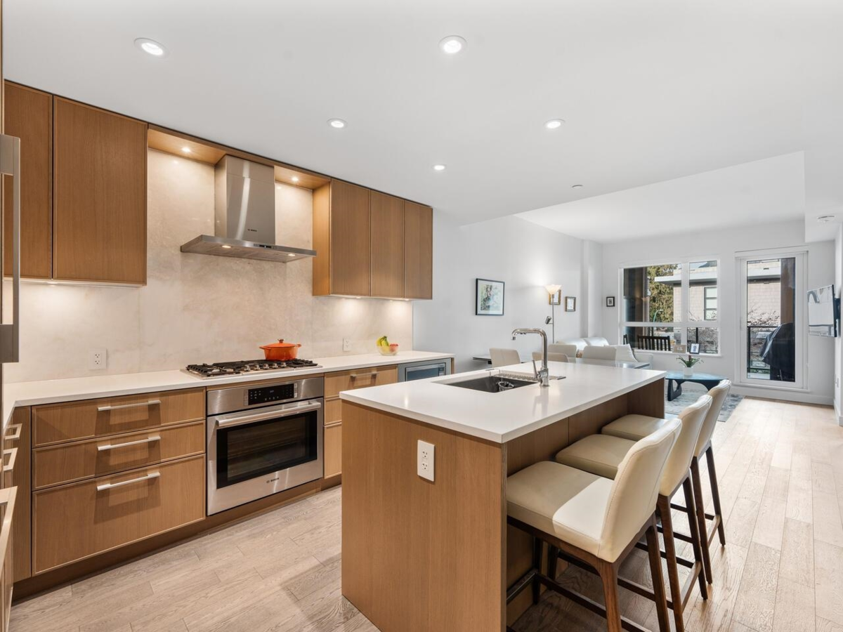 Dining Area Photo of 302 3220 Connaught Crescent, North Vancouver, BC