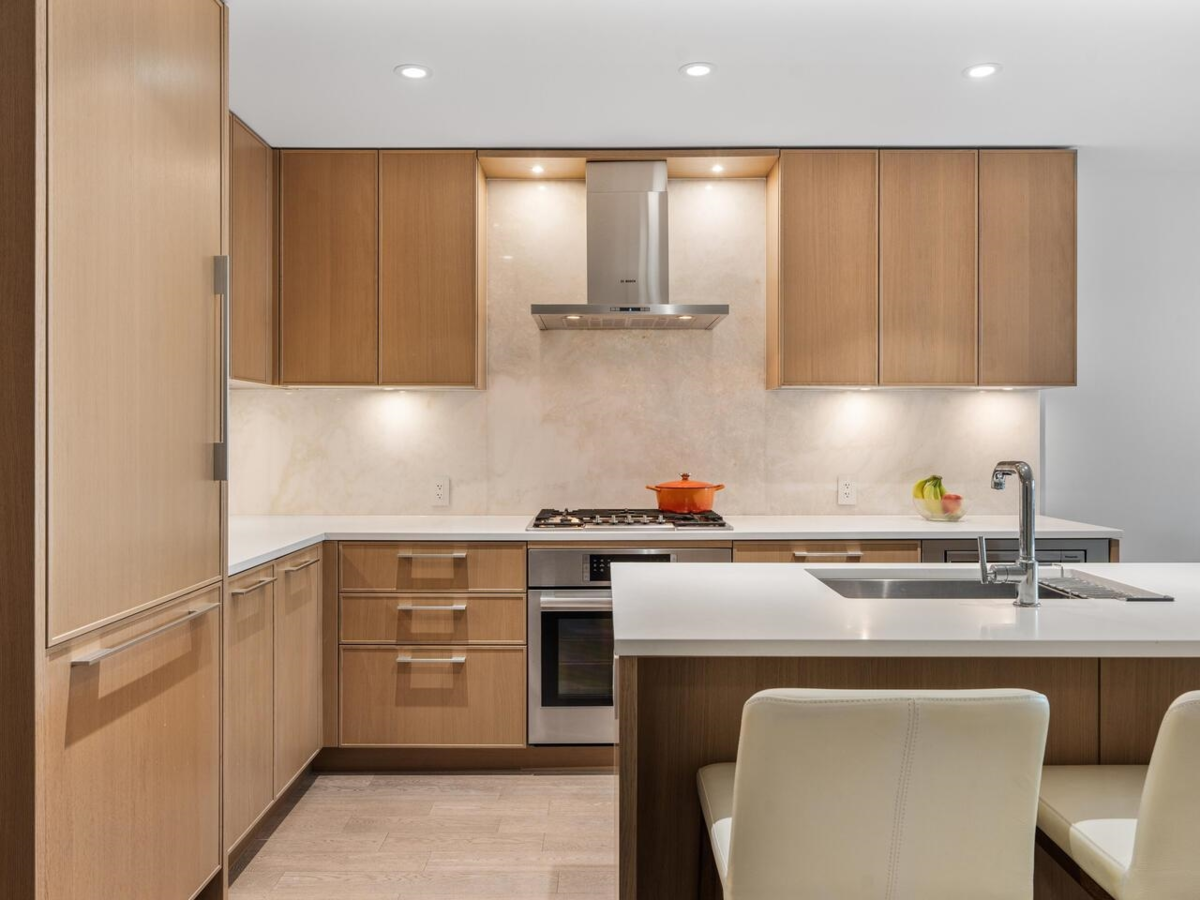 Family Room Photo of 302 3220 Connaught Crescent, North Vancouver, BC