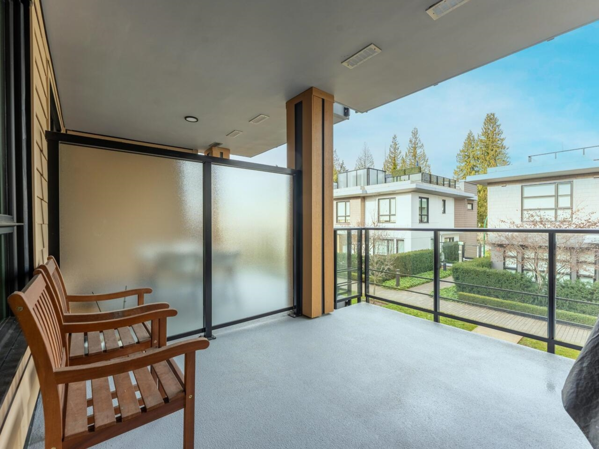 Guest Bathroom Photo of 302 3220 Connaught Crescent, North Vancouver, BC