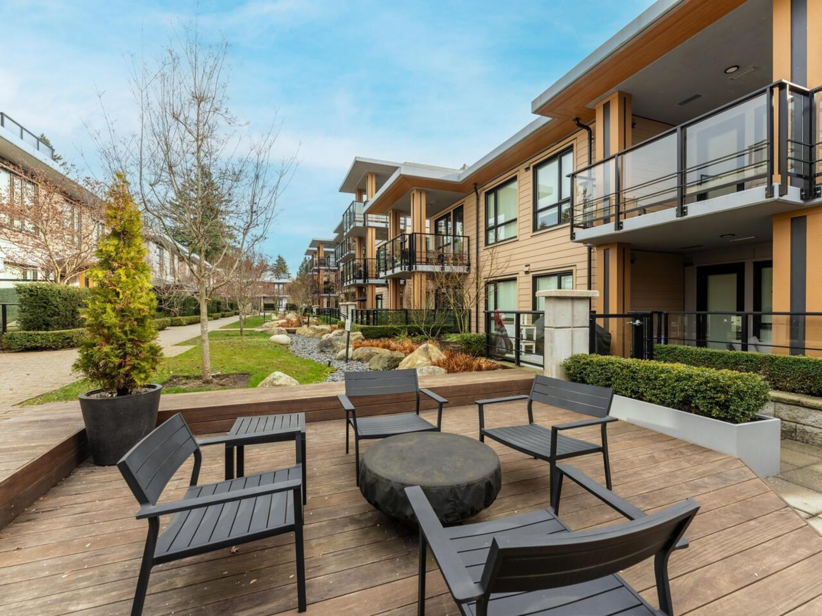 Loft / Bonus Room Photo of 302 3220 Connaught Crescent, North Vancouver, BC