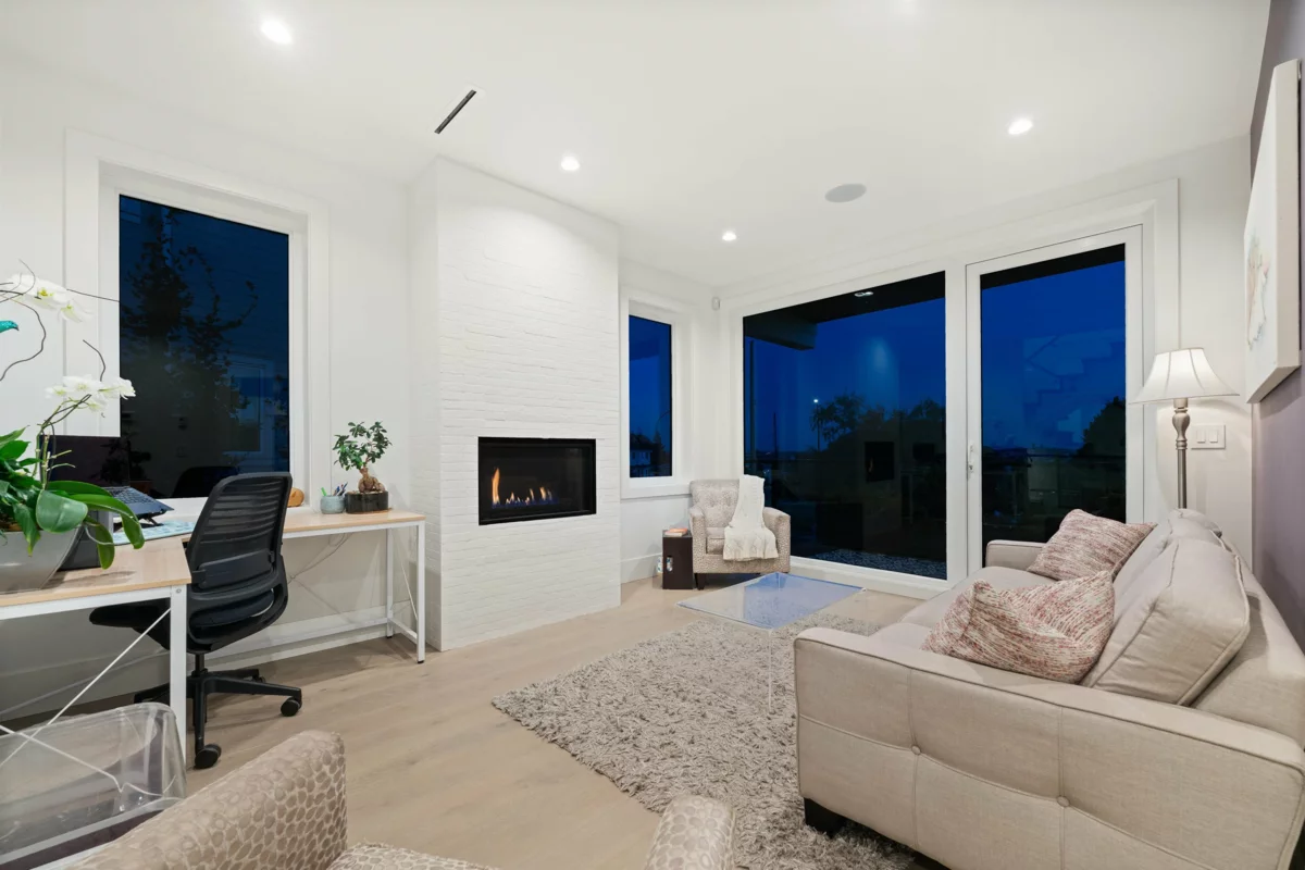 Walk-In Closet Photo of 336 E Keith Road, North Vancouver, BC