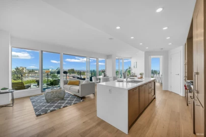 703 1439 George Street, White Rock, BC, White Rock — 2 bed apartment/condo for sale