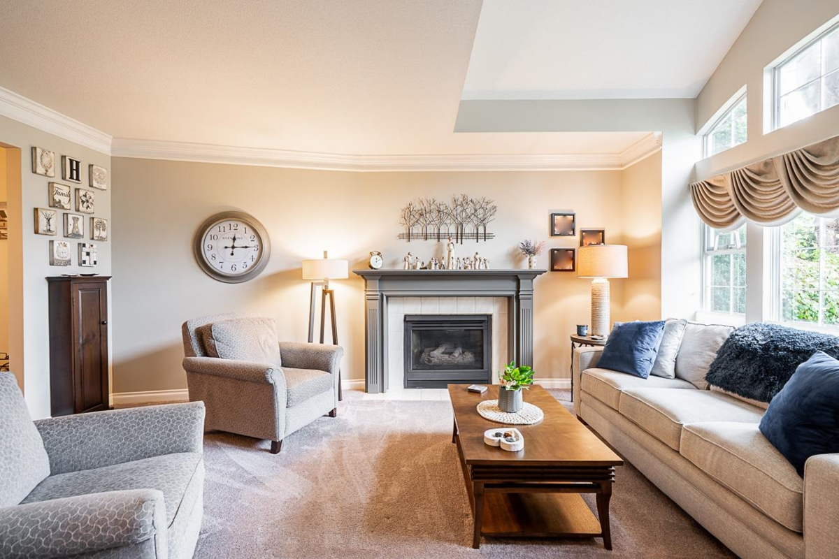 Dining Area Photo of 12432 20 Avenue, Surrey, BC