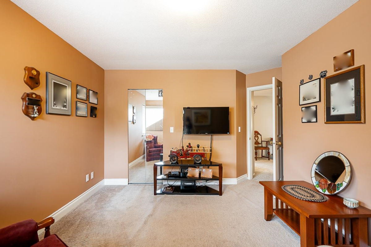 Front Yard Photo of 12432 20 Avenue, Surrey, BC