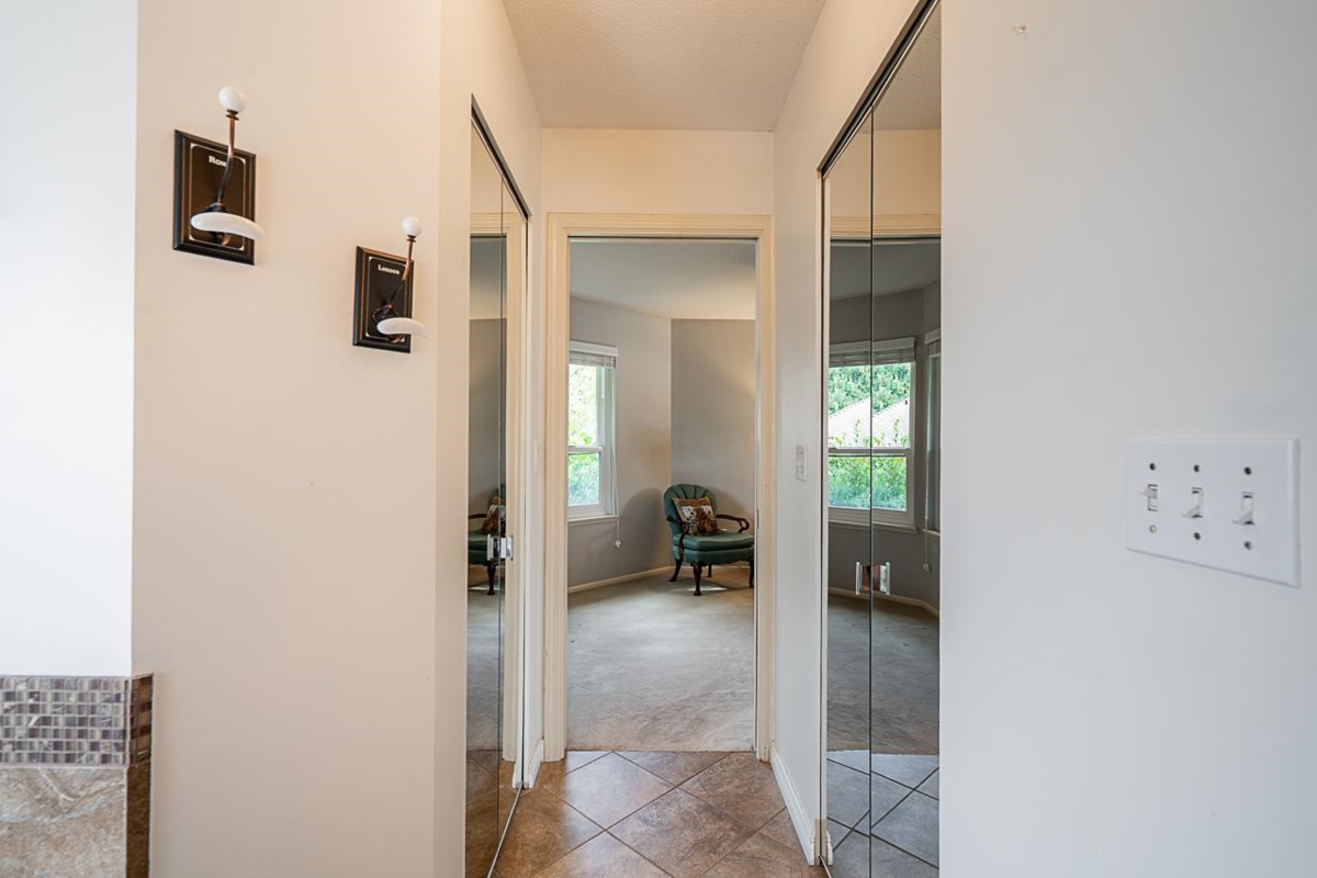 Hallway Photo of 12432 20 Avenue, Surrey, BC