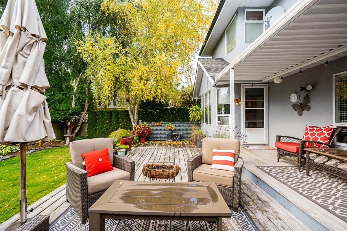 Hot Tub / Spa Photo of 12432 20 Avenue, Surrey, BC