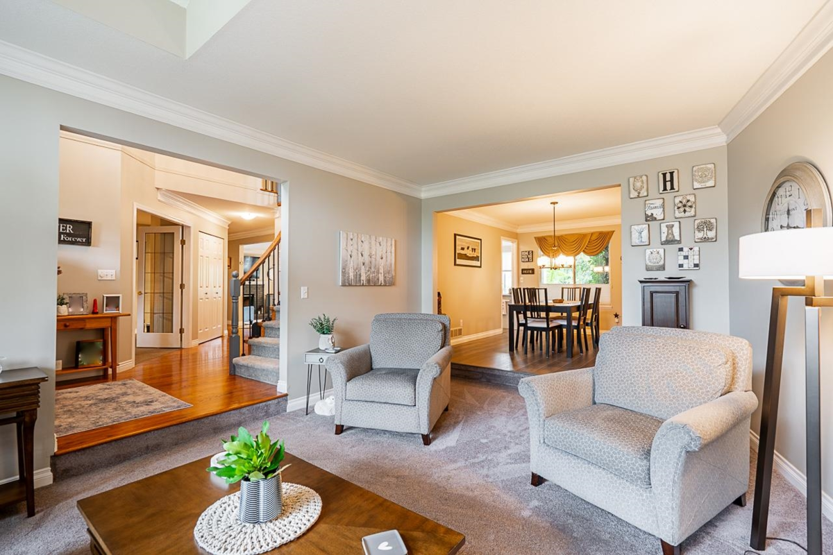 Kitchen Island Photo of 12432 20 Avenue, Surrey, BC