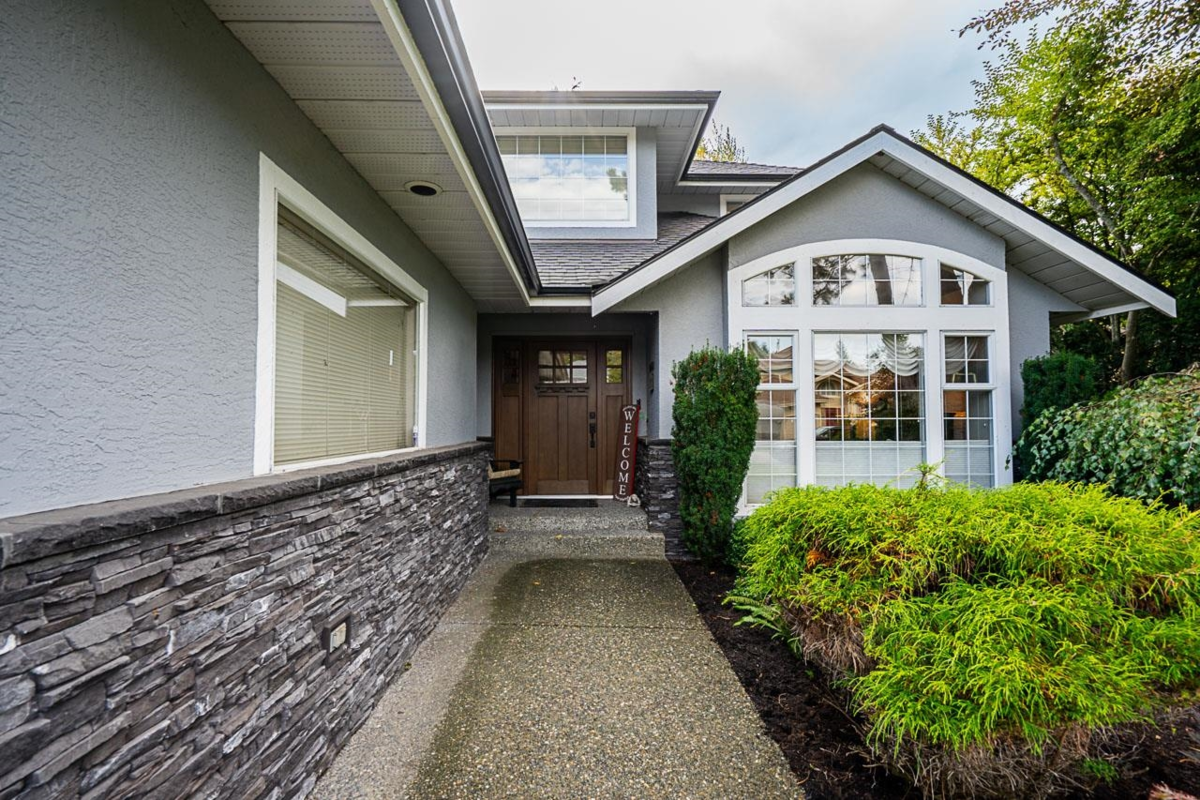 Living Room Photo of 12432 20 Avenue, Surrey, BC