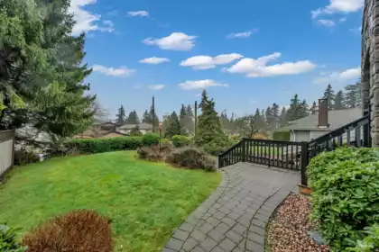 4841 Clinton Street, Burnaby, BC, Burnaby — Single Family Residence for sale