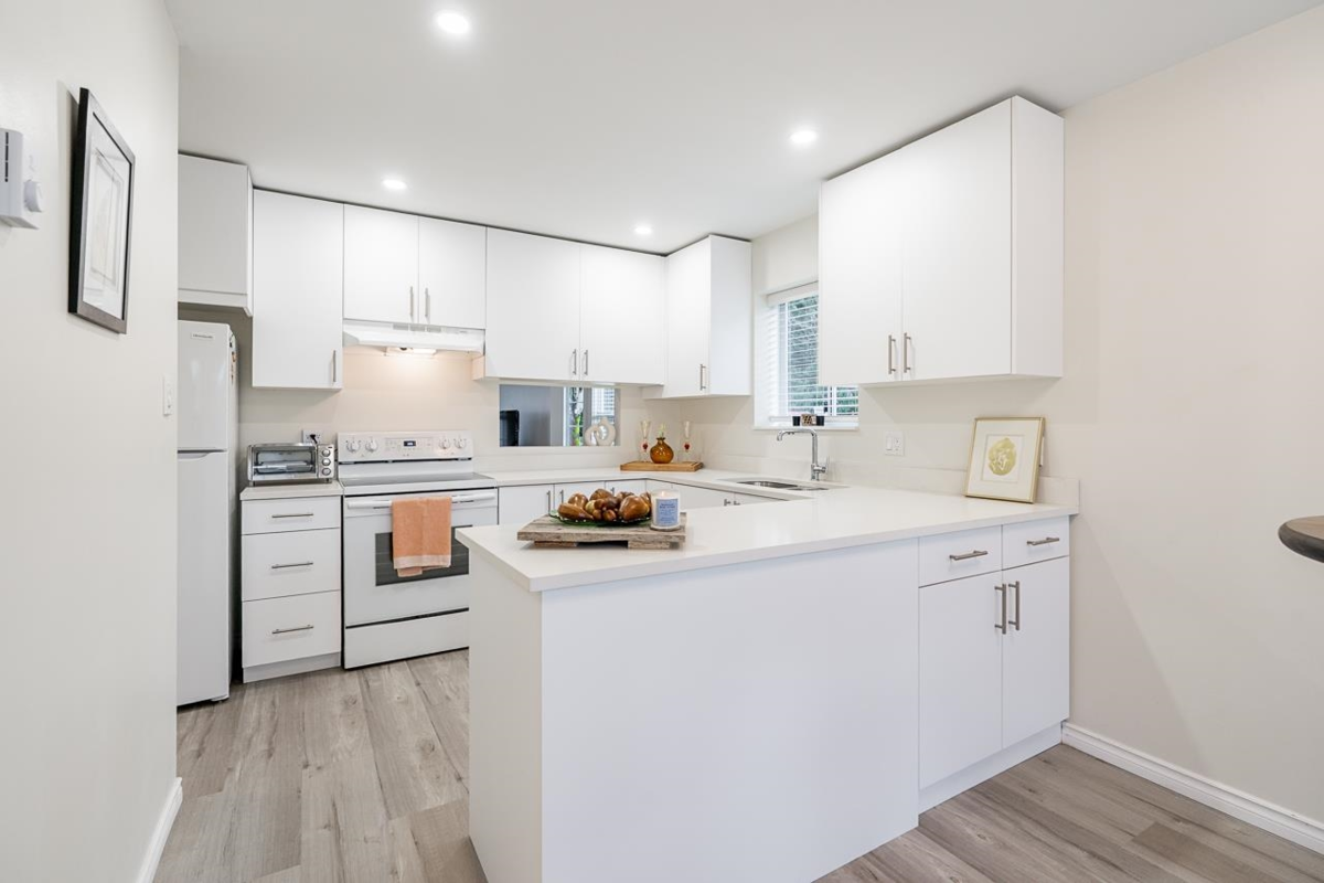 Breakfast Nook Photo of 37 6537 138 Street, Surrey, BC