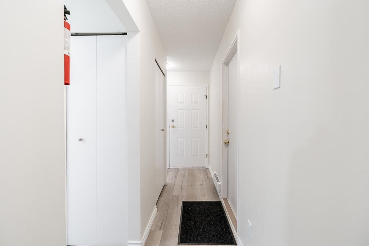 Dining Area Photo of 37 6537 138 Street, Surrey, BC