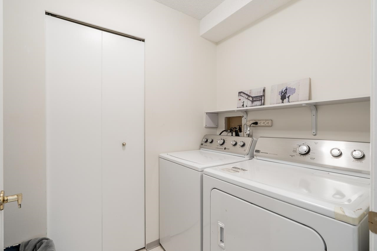 Entry Foyer Photo of 37 6537 138 Street, Surrey, BC