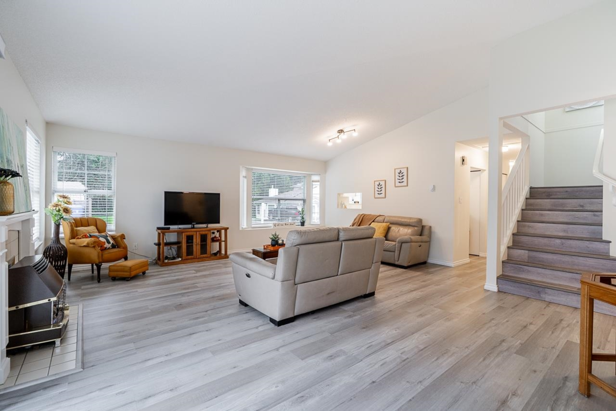 Guest Bathroom Photo of 37 6537 138 Street, Surrey, BC