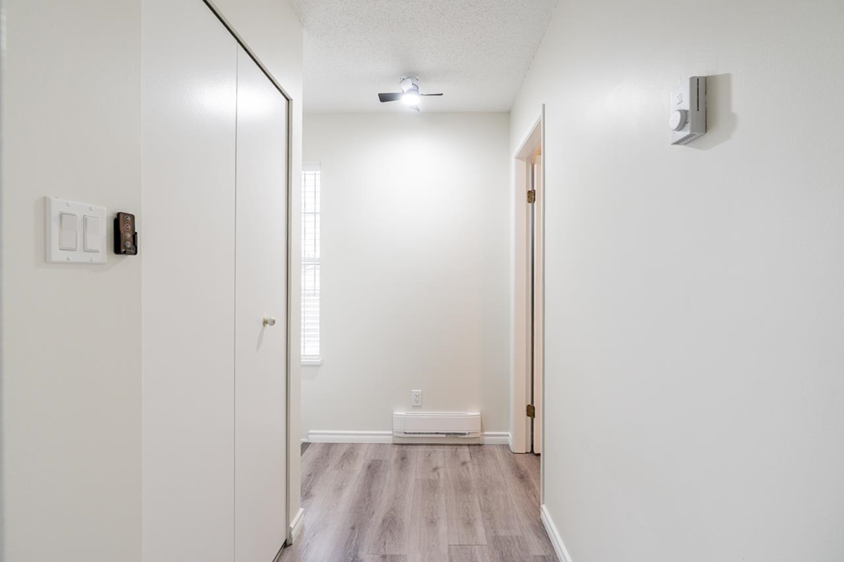 Hallway Photo of 37 6537 138 Street, Surrey, BC
