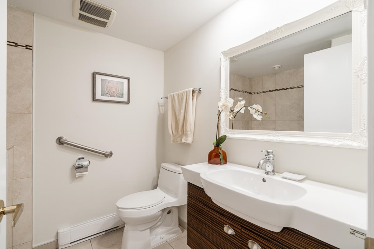 Laundry Room Photo of 37 6537 138 Street, Surrey, BC