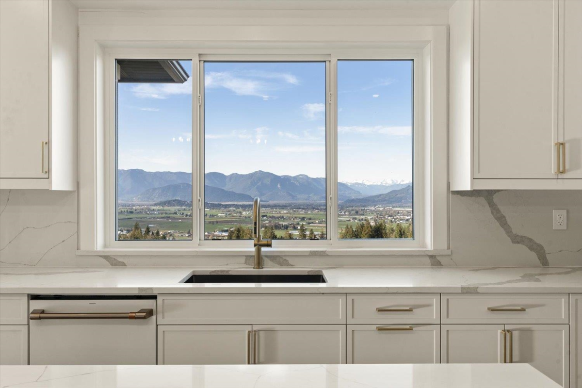 Guest Bathroom Photo of 50497 Kingston Drive, Chilliwack, BC