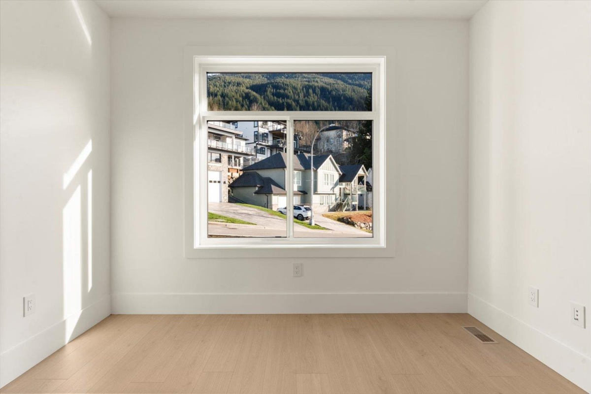 Kitchen Island Photo of 50497 Kingston Drive, Chilliwack, BC