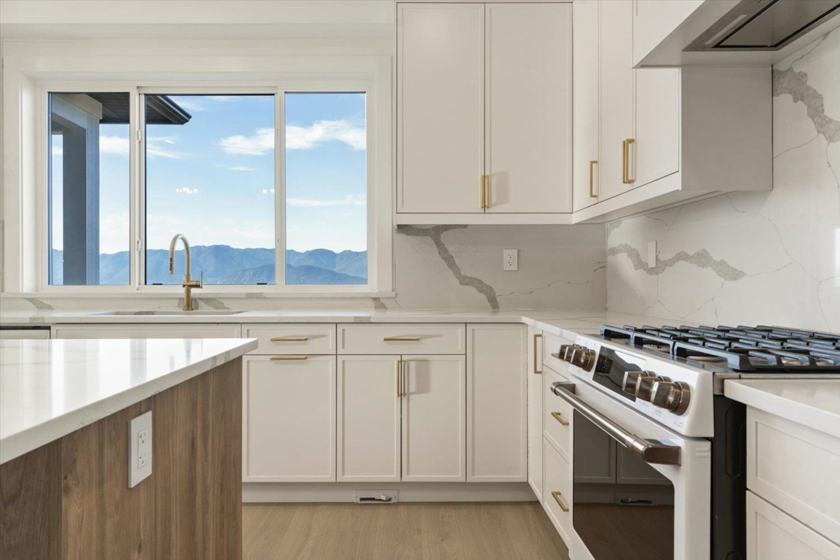 Powder Room Photo of 50497 Kingston Drive, Chilliwack, BC