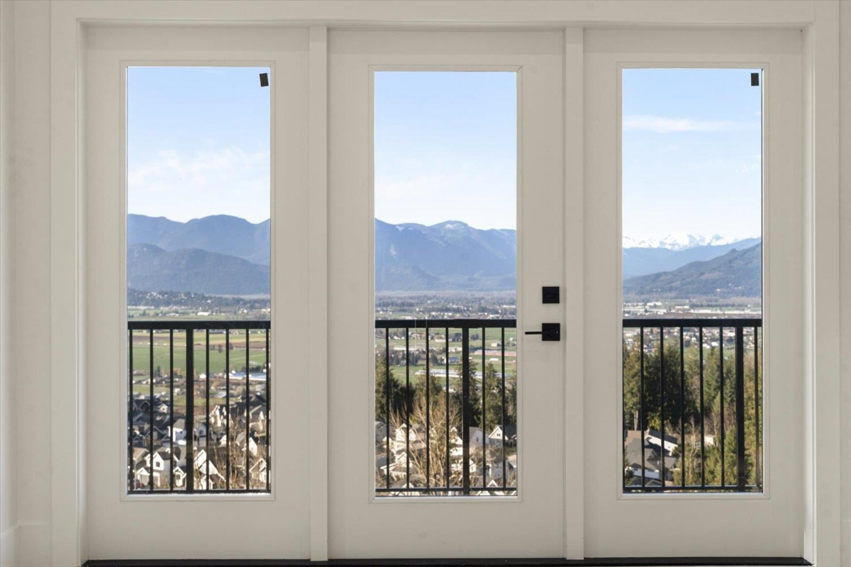Walk-In Closet Photo of 50497 Kingston Drive, Chilliwack, BC