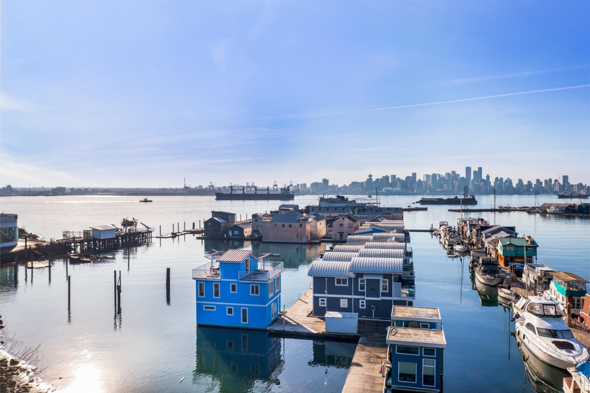 Backyard Photo of JNW04 415 Esplanade W, North Vancouver, BC