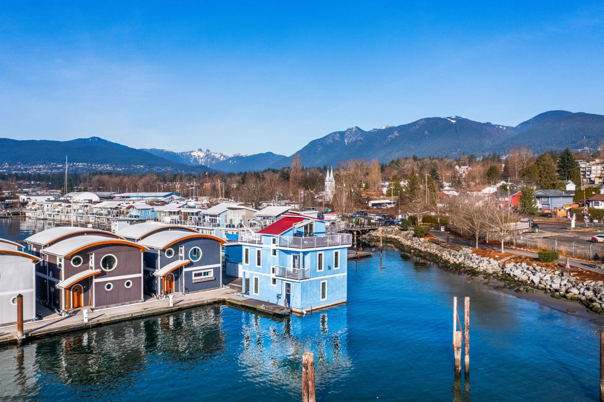 Exterior Rear Photo of JNW04 415 Esplanade W, North Vancouver, BC