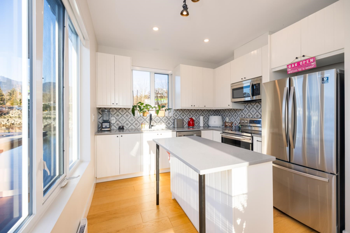 Guest Bathroom Photo of JNW04 415 Esplanade W, North Vancouver, BC