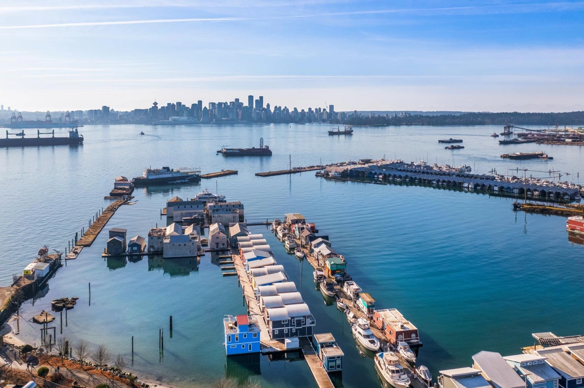 Hot Tub / Spa Photo of JNW04 415 Esplanade W, North Vancouver, BC