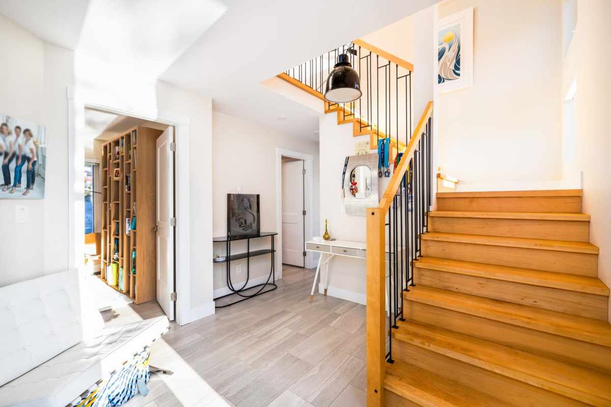 Kitchen Island Photo of JNW04 415 Esplanade W, North Vancouver, BC