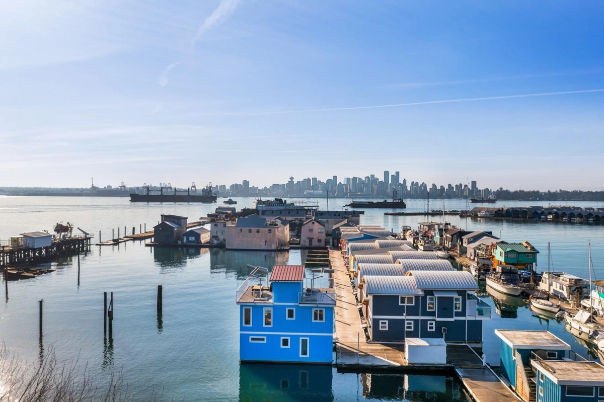 Living Room Photo of JNW04 415 Esplanade W, North Vancouver, BC