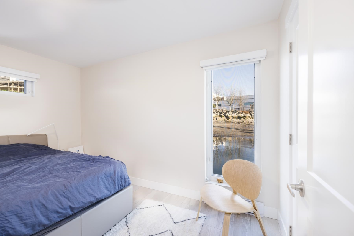 Loft / Bonus Room Photo of JNW04 415 Esplanade W, North Vancouver, BC