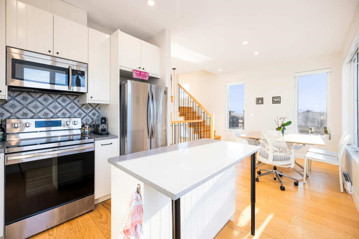 Office / Den Photo of JNW04 415 Esplanade W, North Vancouver, BC