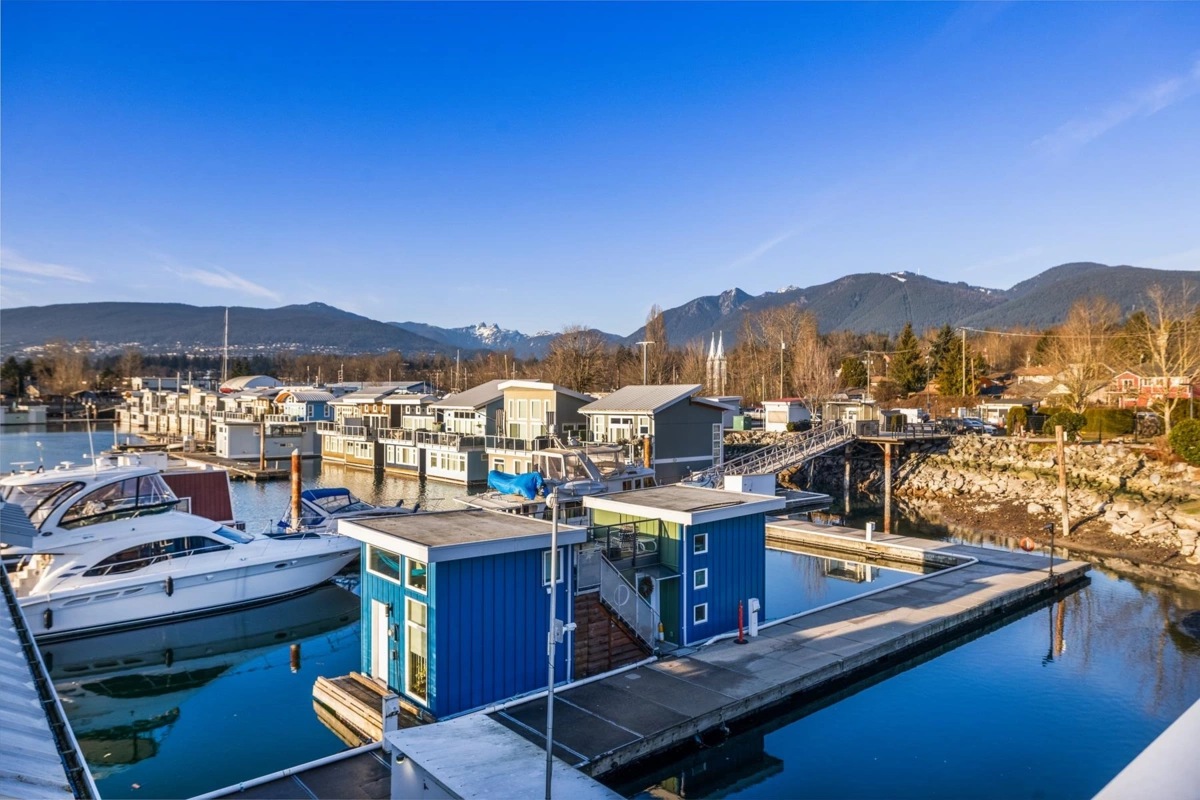 Outdoor Deck Photo of JNW04 415 Esplanade W, North Vancouver, BC