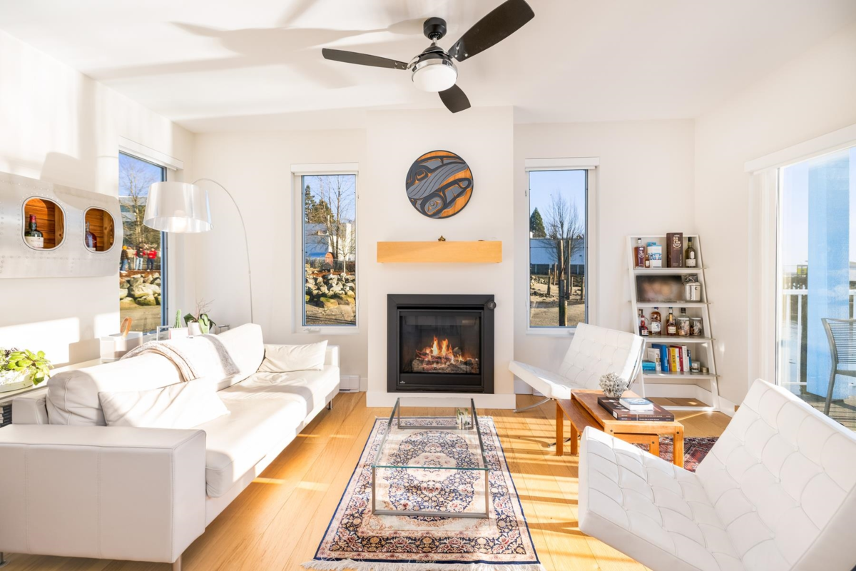 Pantry Photo of JNW04 415 Esplanade W, North Vancouver, BC