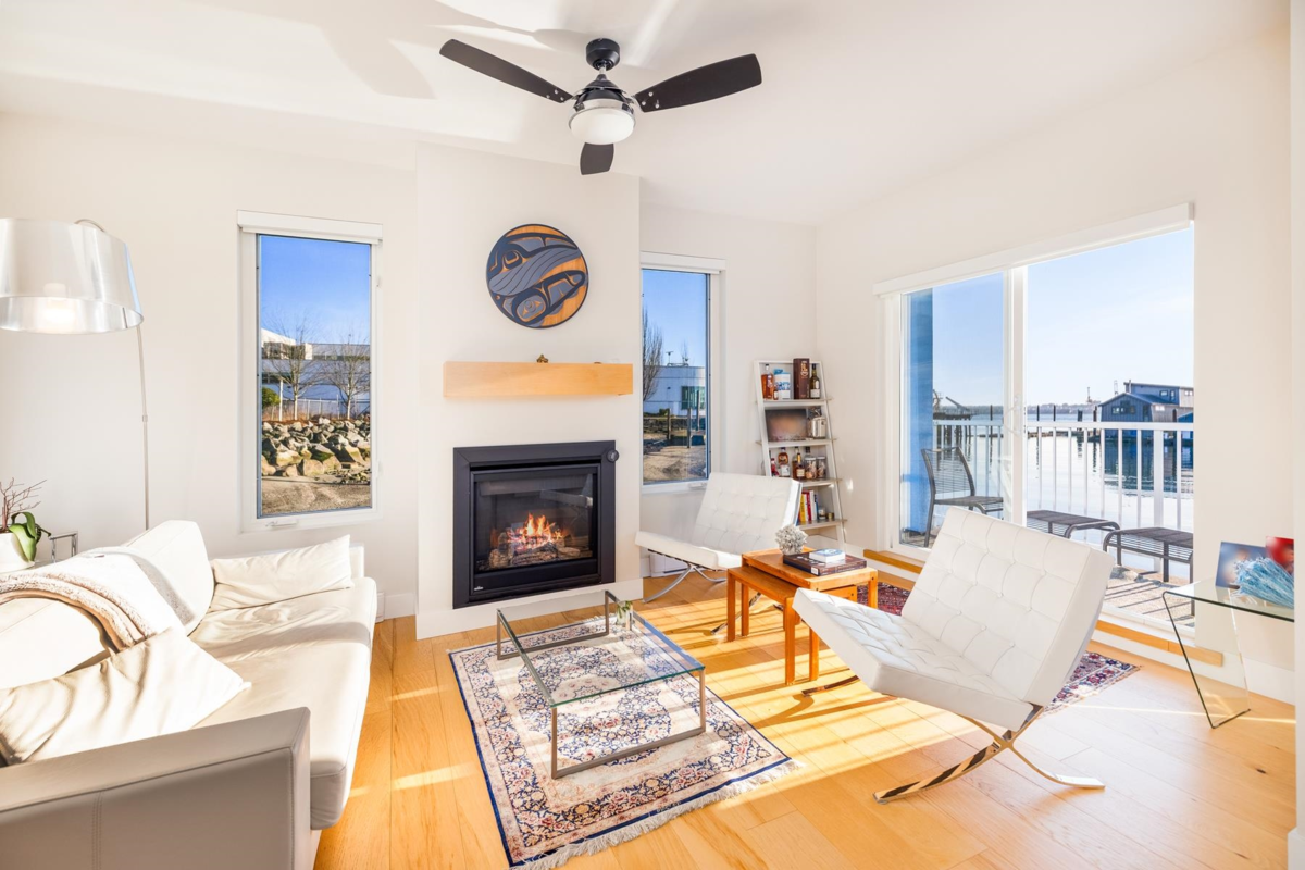 Primary Bedroom Photo of JNW04 415 Esplanade W, North Vancouver, BC