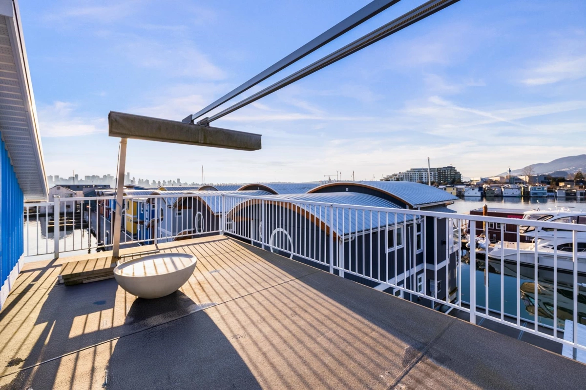 Staircase Photo of JNW04 415 Esplanade W, North Vancouver, BC