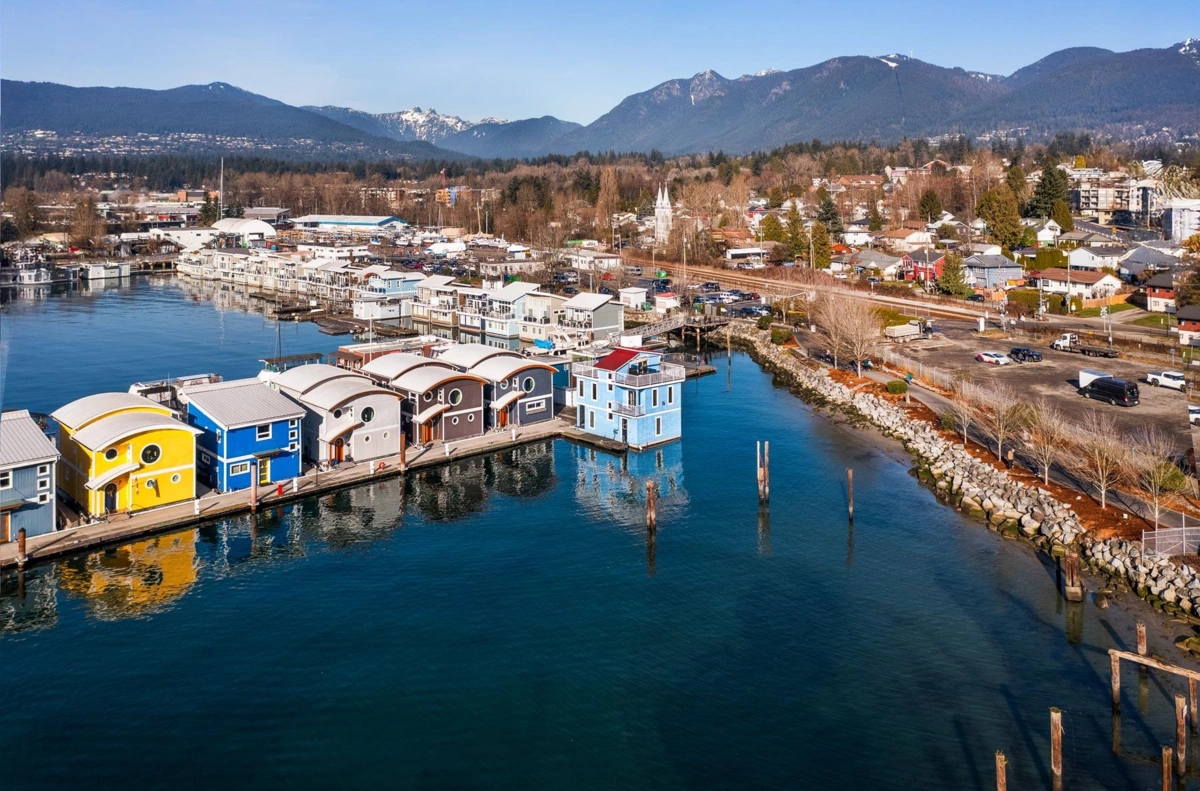 Swimming Pool Photo of JNW04 415 Esplanade W, North Vancouver, BC