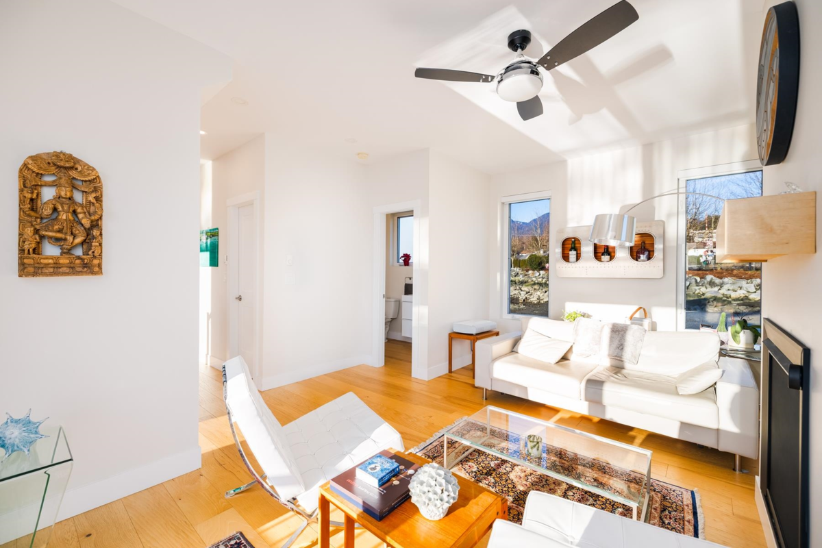 Walk-In Closet Photo of JNW04 415 Esplanade W, North Vancouver, BC