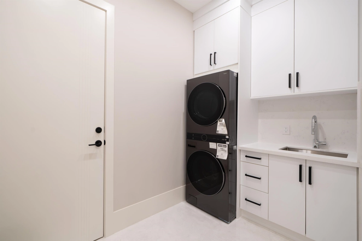 Hot Tub / Spa Photo of 8060 Minler Road, Richmond, BC