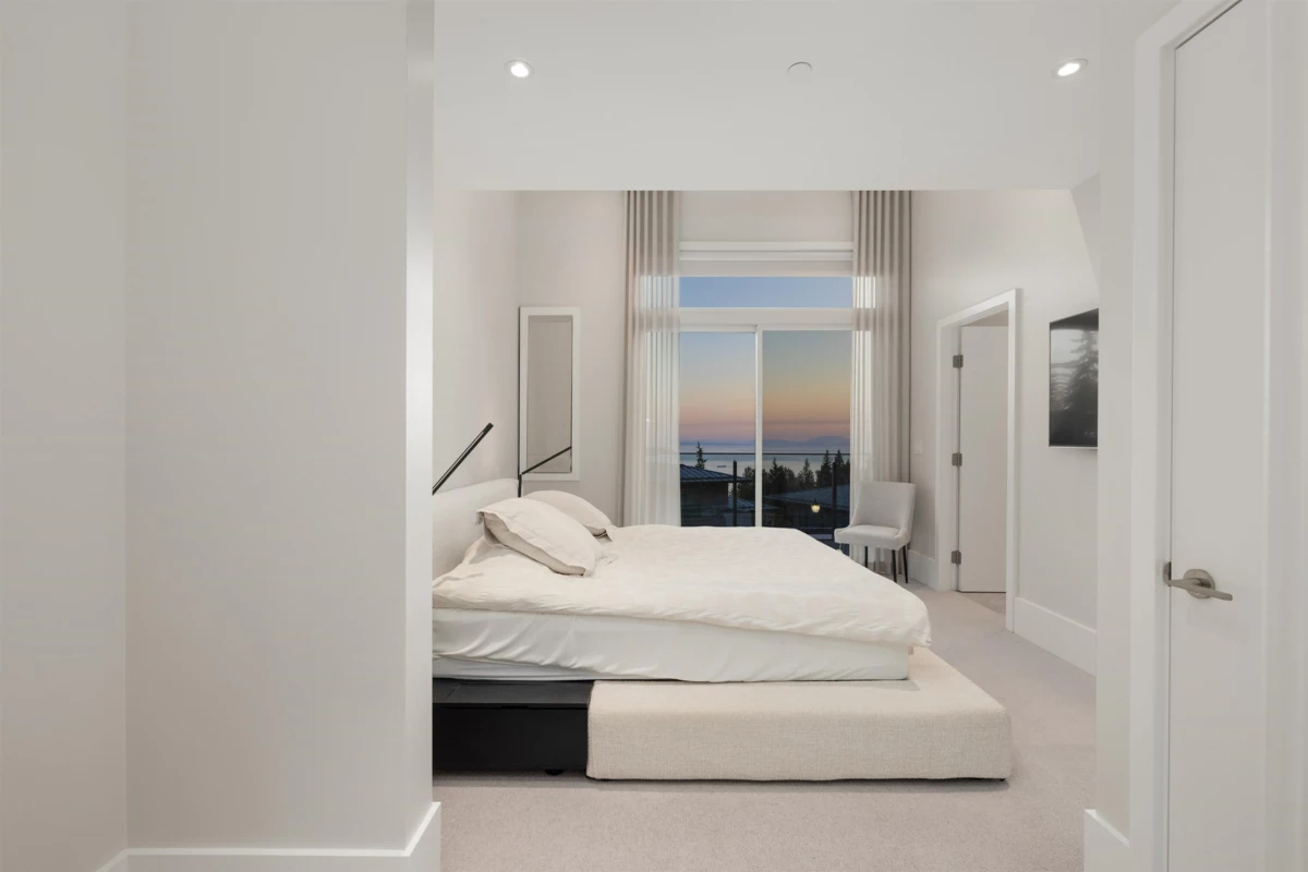 Breakfast Nook Photo of 2993 Burfield Place, West Vancouver, BC