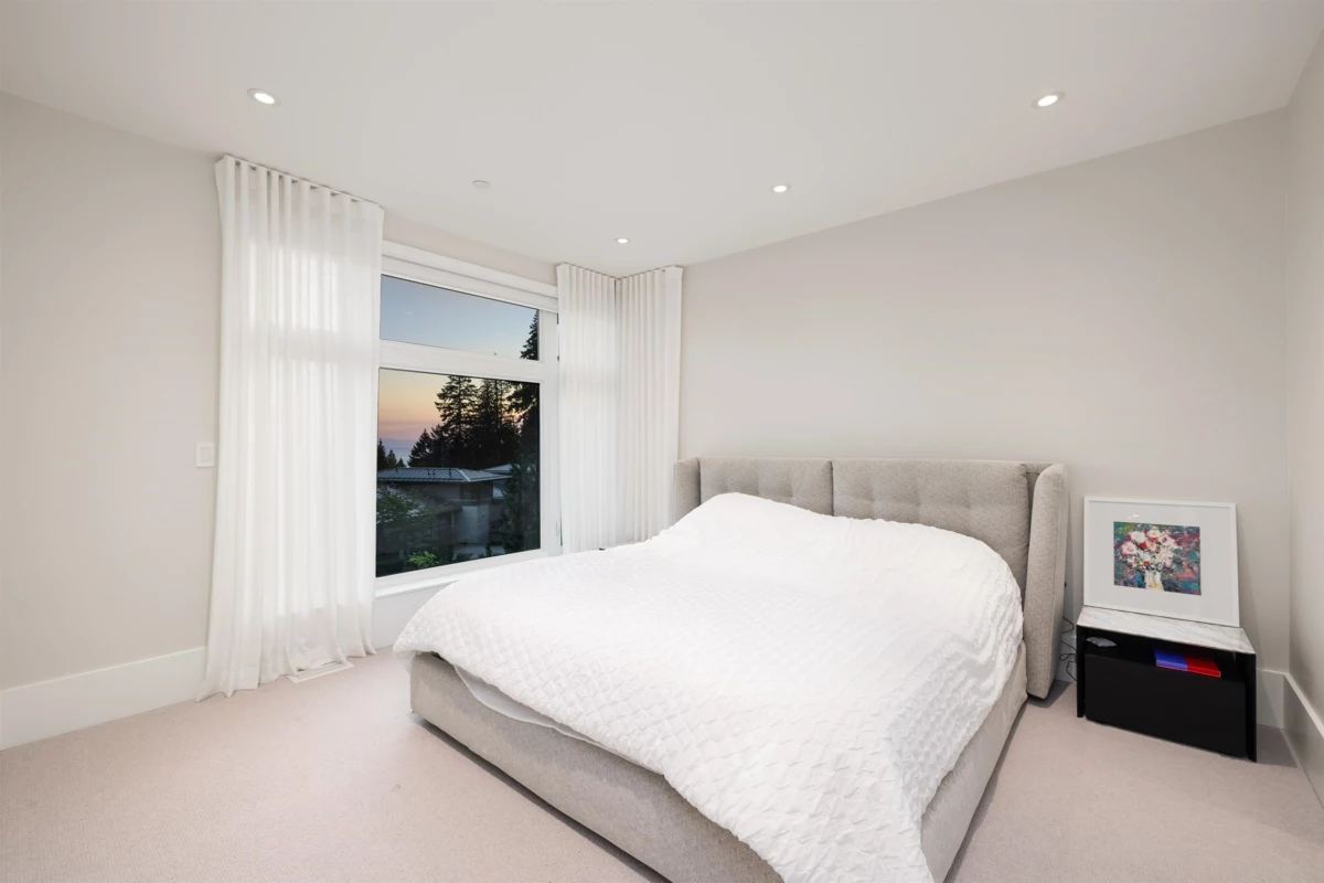 Kitchen Island Photo of 2993 Burfield Place, West Vancouver, BC