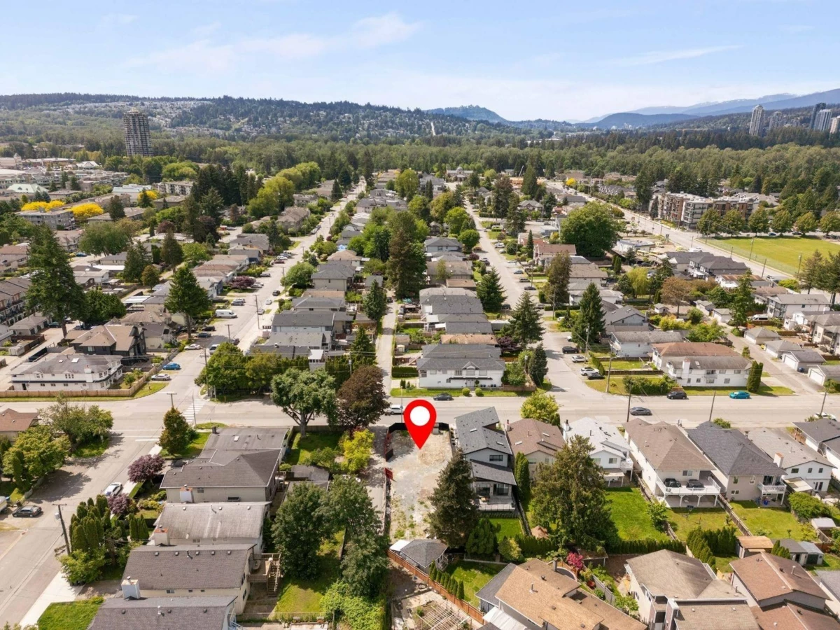 Entry Foyer Photo of 3142 Oxford Street, Port Coquitlam, BC