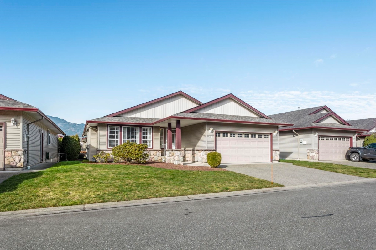 Living Room Photo of 43 7330 Elm Road, Agassiz, BC