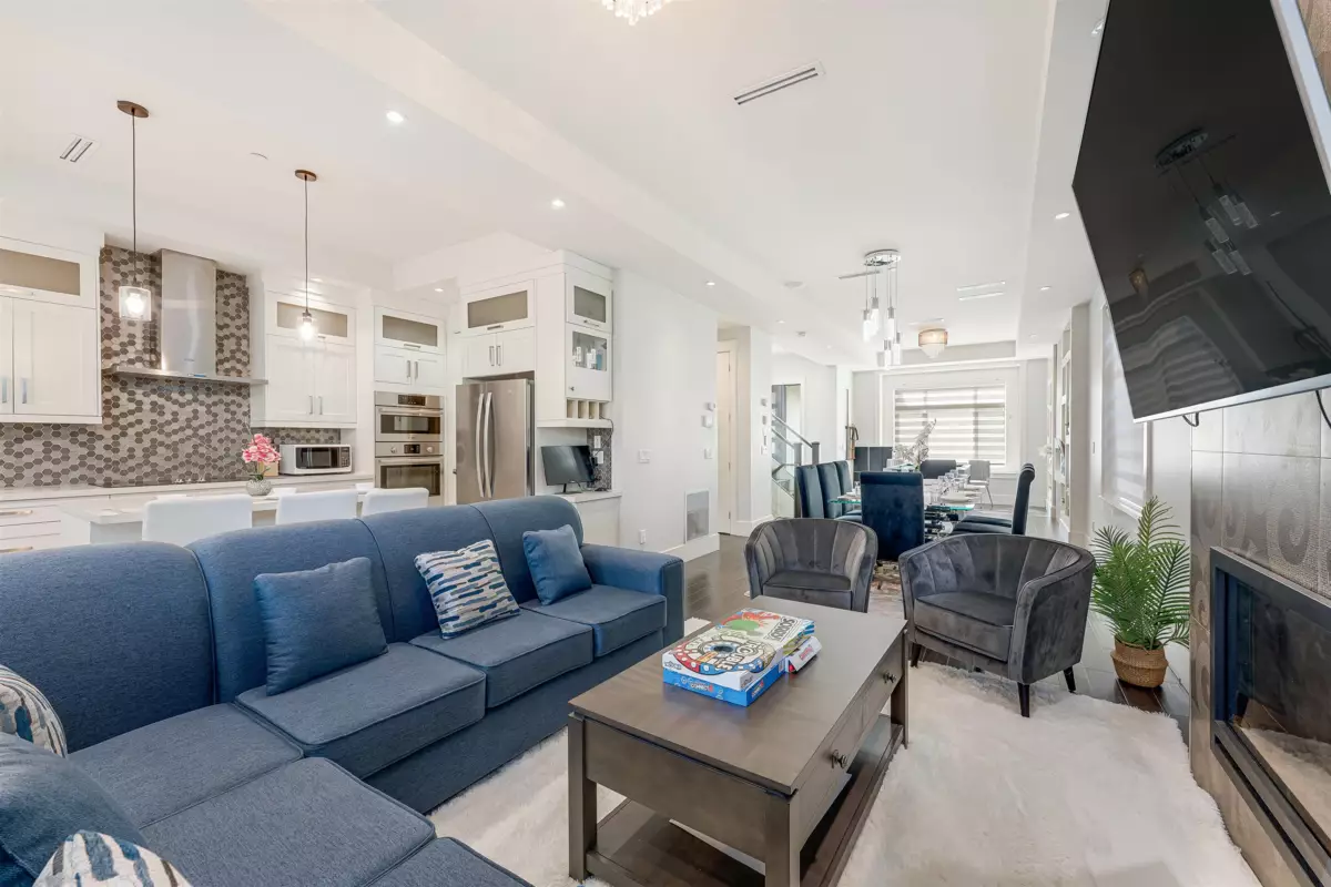 Dining Area Photo of 7380 Ontario Street, Vancouver, BC