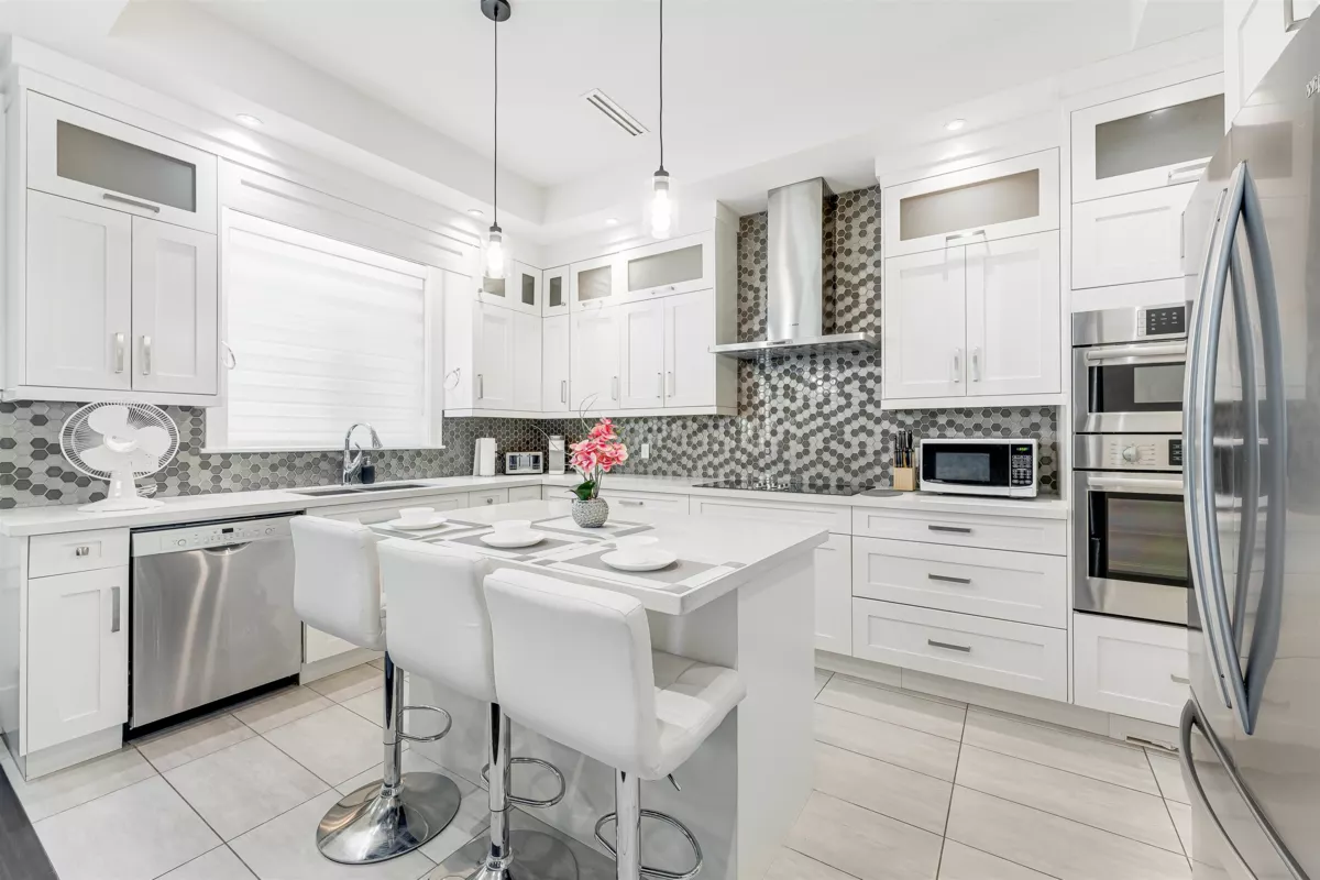 Kitchen Island Photo of 7380 Ontario Street, Vancouver, BC