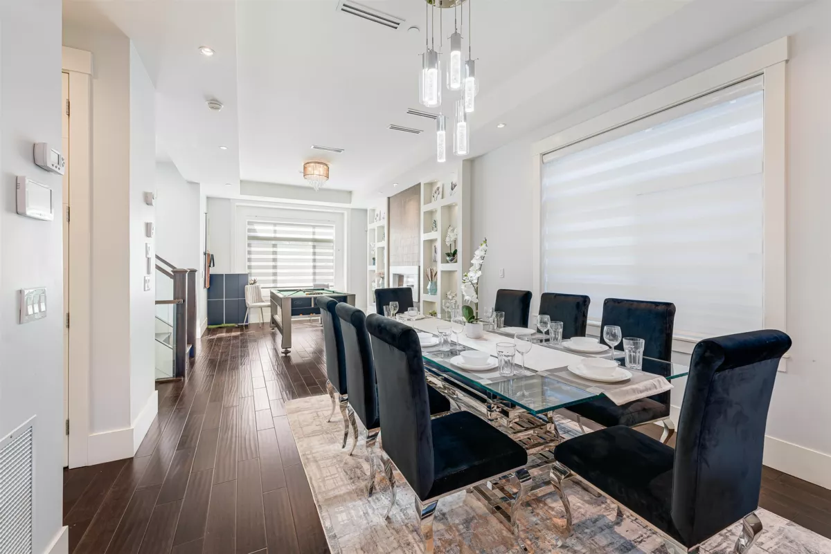 Living Room Photo of 7380 Ontario Street, Vancouver, BC